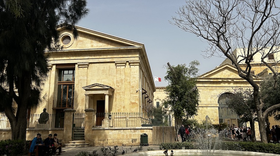 The entrance to Barrakka Gardens in Valletta